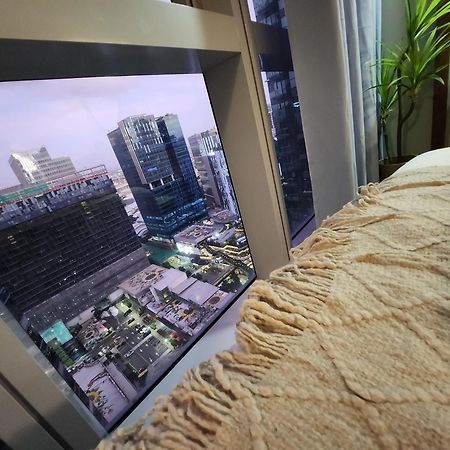 Luxestaysmnl Coastal Chic Netflx 380Mbps Pool Bgc 마닐라 외부 사진