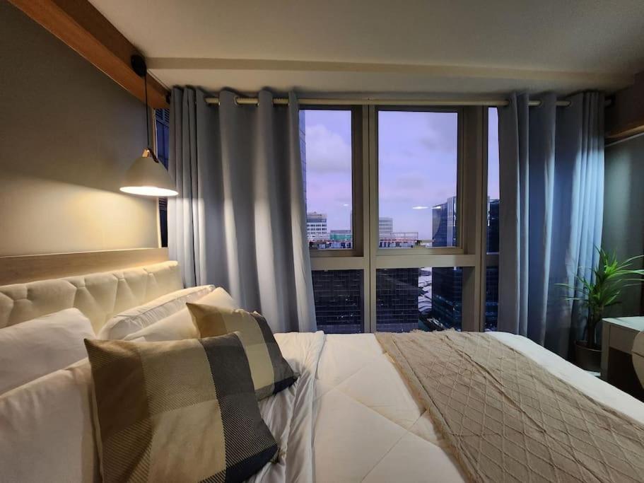 Luxestaysmnl Coastal Chic Netflx 380Mbps Pool Bgc 마닐라 외부 사진
