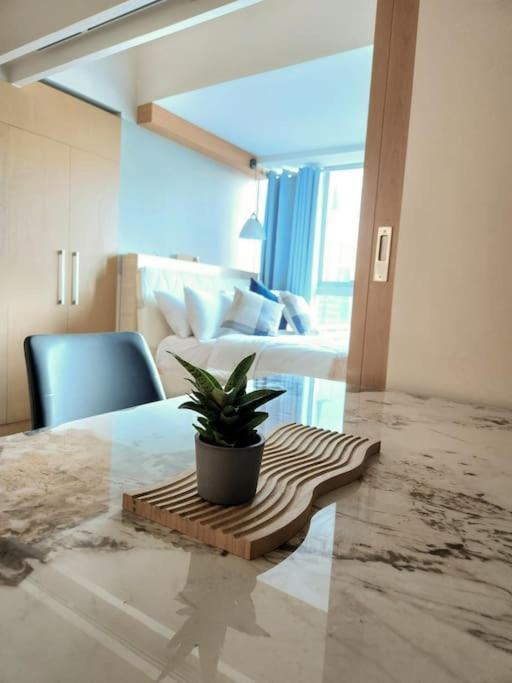 Luxestaysmnl Coastal Chic Netflx 380Mbps Pool Bgc 마닐라 외부 사진