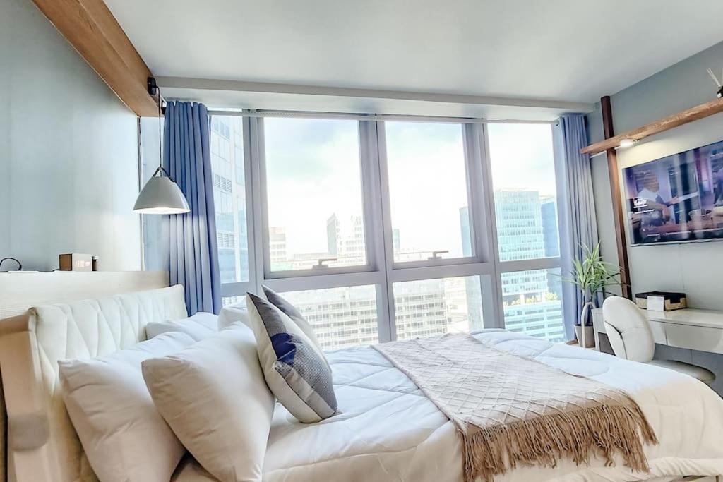 Luxestaysmnl Coastal Chic Netflx 380Mbps Pool Bgc 마닐라 외부 사진